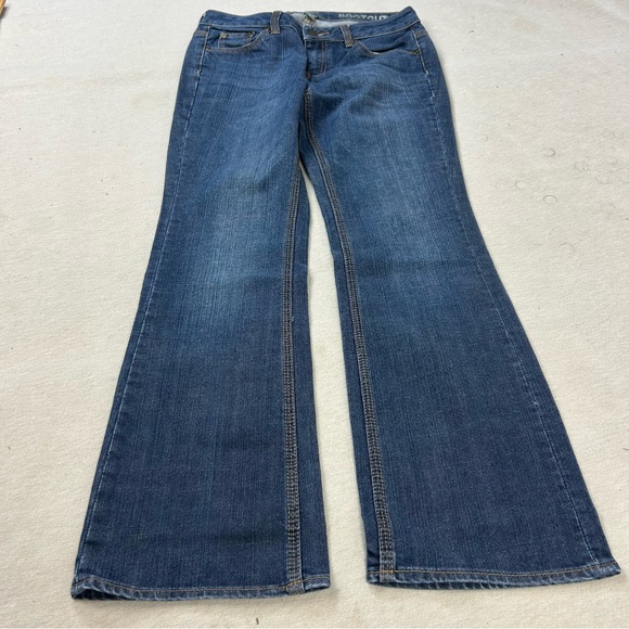 New York & Company PETITE Low Rise Boot Cut Curvy Medium Wash Jeans W - Picture 5 of 10